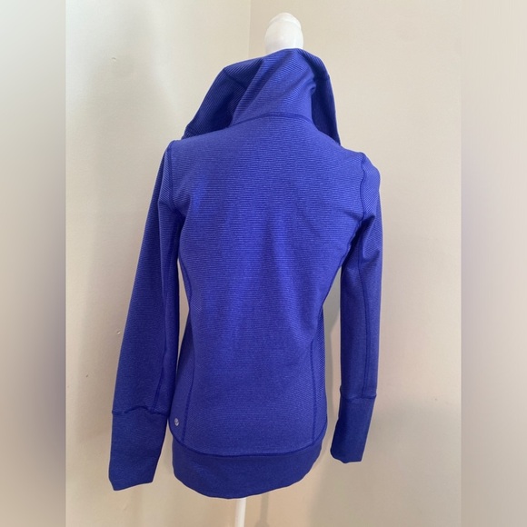 Lululemon In Stride Jacket in Dense Purple / Power Purple Size 6 - Picture 4 of 8